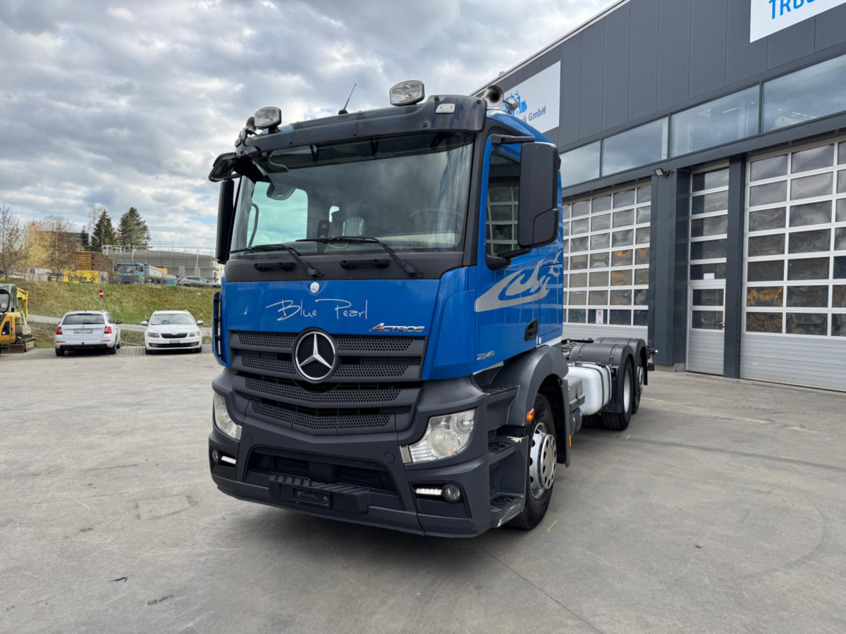 משאית עם שלדת תא MERCEDES Actros 2545 6x2: תמונה 1