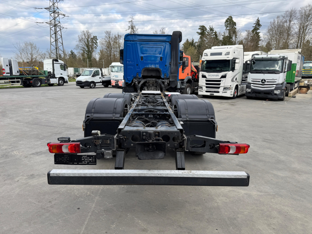 MERCEDES Actros 2545 6x2 - משאית עם שלדת תא: תמונה 4 MERCEDES Actros 2545 6x2 - משאית עם שלדת תא: תמונה 4