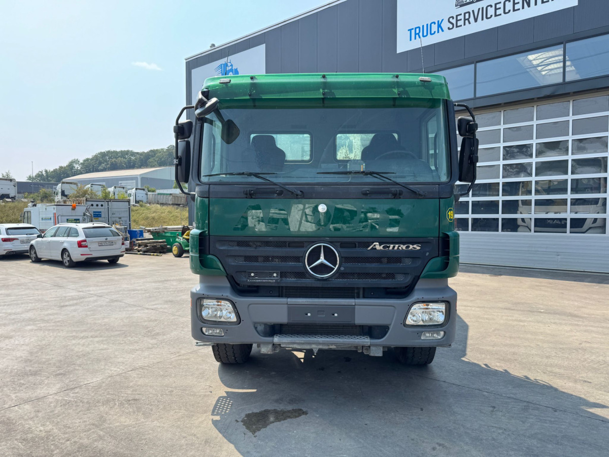 MERCEDES Actros 3244 8x4 Liebherr 9m3 - משאית מערבלת בטון: תמונה 2 MERCEDES Actros 3244 8x4 Liebherr 9m3 - משאית מערבלת בטון: תמונה 2