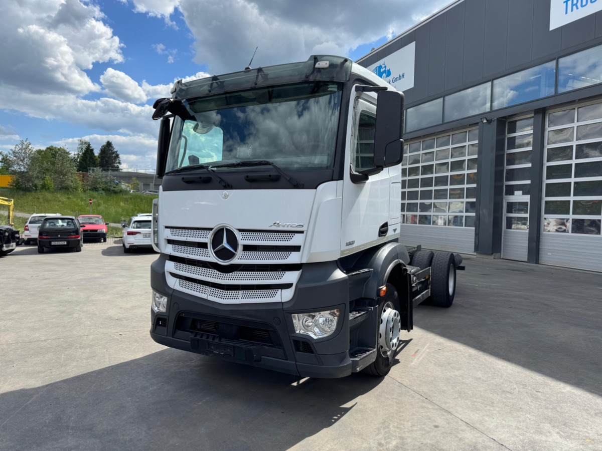 MERCEDES Antos 1851 4x2 - משאית עם שלדת תא: תמונה 1 MERCEDES Antos 1851 4x2 - משאית עם שלדת תא: תמונה 1