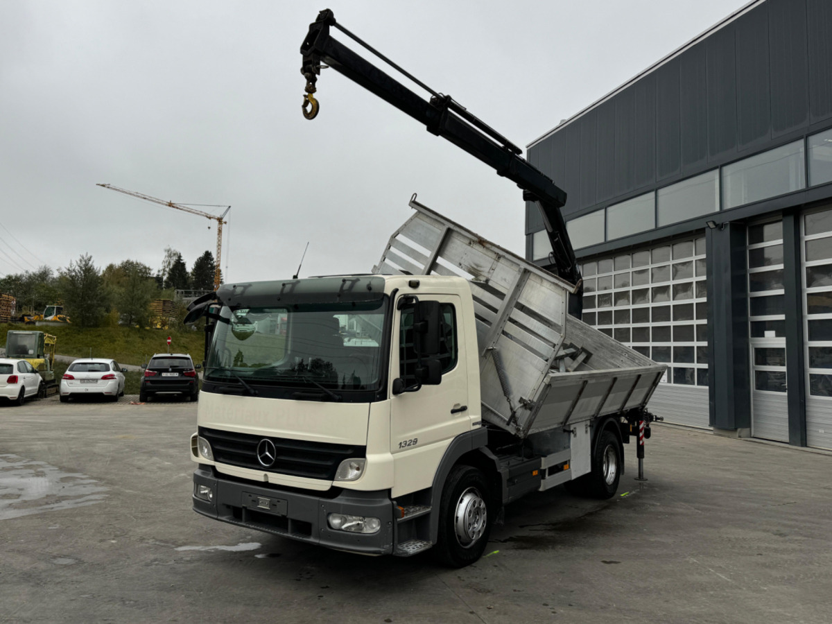 MERCEDES Atego 1329 4x2 Hiab 088-2 - מזהיר, משאית מנוף: תמונה 1 MERCEDES Atego 1329 4x2 Hiab 088-2 - מזהיר, משאית מנוף: תמונה 1