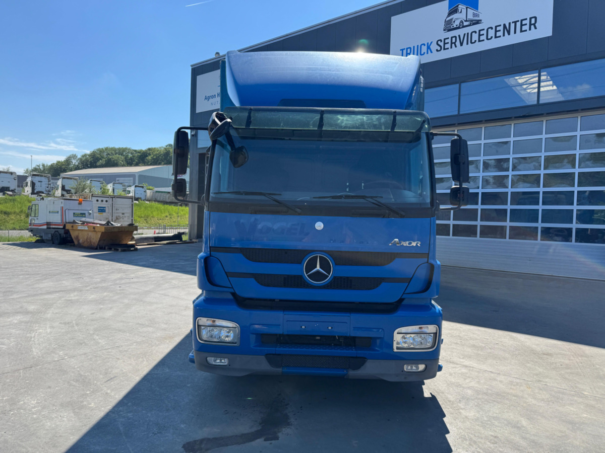 MERCEDES Axor 1833 4x2 - משאית וילונות צד: תמונה 2 MERCEDES Axor 1833 4x2 - משאית וילונות צד: תמונה 2
