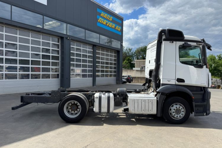 Mercedes-Benz Antos 1851 4x2 - משאית עם שלדת תא: תמונה 4 Mercedes-Benz Antos 1851 4x2 - משאית עם שלדת תא: תמונה 4