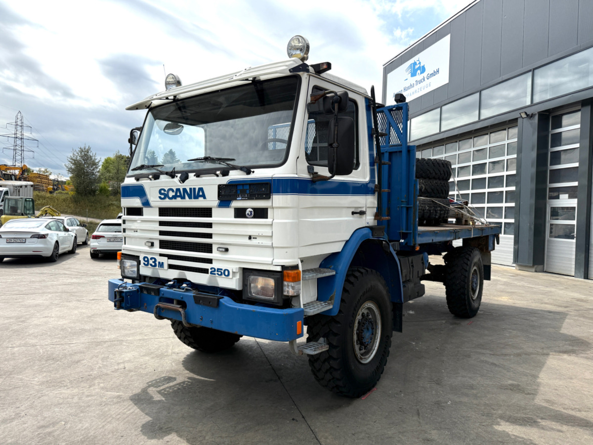 SCANIA 93M 250 4x4 - משאית צד נופל/ שטוחה: תמונה 1 SCANIA 93M 250 4x4 - משאית צד נופל/ שטוחה: תמונה 1