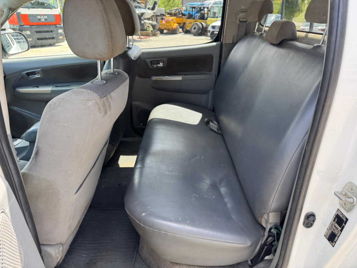 טנדר TOYOTA Hilux 3.0D 4WD: תמונה 10