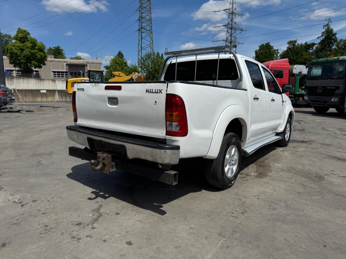TOYOTA Hilux 3.0D 4WD - טנדר: תמונה 5 TOYOTA Hilux 3.0D 4WD - טנדר: תמונה 5