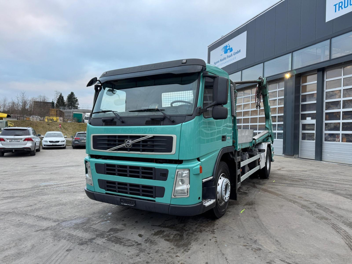 VOLVO FM-400 4x2 UT GIGANT 18T - משאית דילוג העמסה: תמונה 1 VOLVO FM-400 4x2 UT GIGANT 18T - משאית דילוג העמסה: תמונה 1
