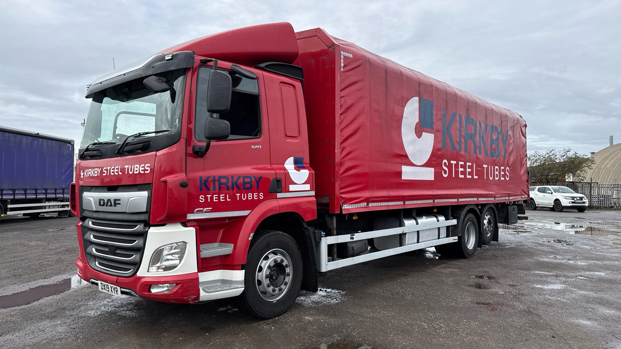 DAF CF 320 - משאית צד נופל/ שטוחה: תמונה 2 DAF CF 320 - משאית צד נופל/ שטוחה: תמונה 2