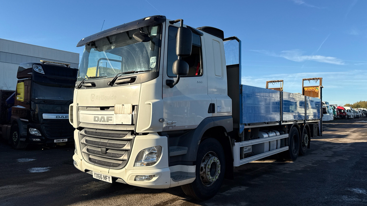 DAF CF 330 - משאית צד נופל/ שטוחה: תמונה 2 DAF CF 330 - משאית צד נופל/ שטוחה: תמונה 2