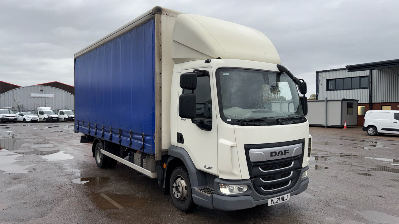 DAF LF 180 - משאית וילונות צד: תמונה 1 DAF LF 180 - משאית וילונות צד: תמונה 1