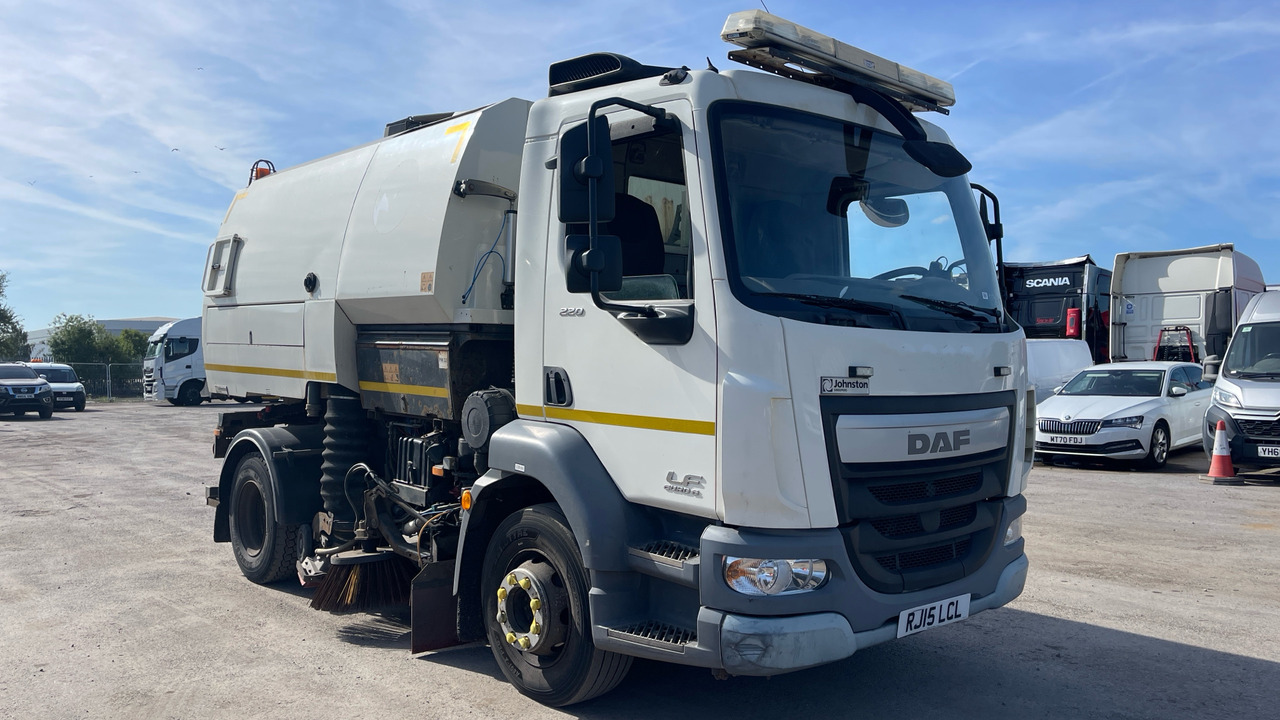 DAF LF 220 - מטאטא כבישים: תמונה 1 DAF LF 220 - מטאטא כבישים: תמונה 1