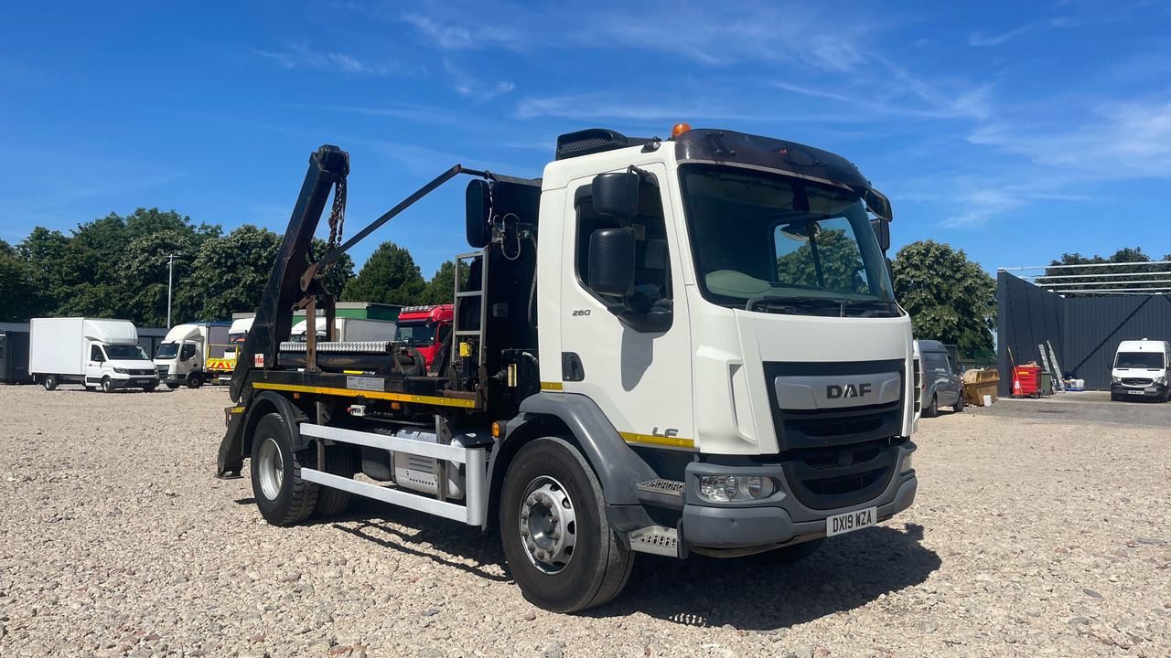 DAF LF 260 - משאית דילוג העמסה: תמונה 1 DAF LF 260 - משאית דילוג העמסה: תמונה 1