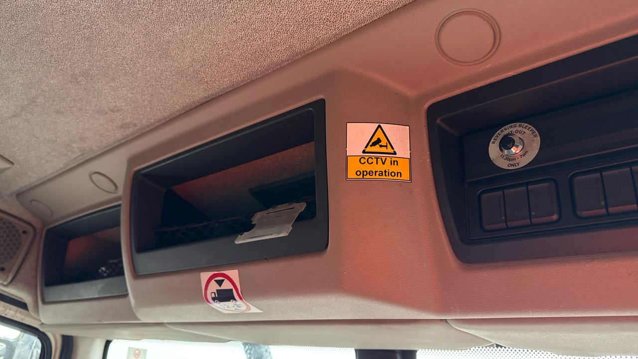 משאית תיבה DAF LF 320: תמונה 15