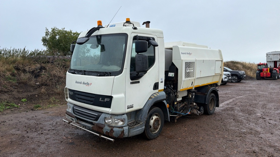 DAF LF 45.160 - מטאטא כבישים: תמונה 2 DAF LF 45.160 - מטאטא כבישים: תמונה 2