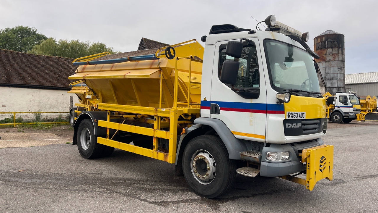 DAF LF 55.220 - מפלסת שלג: תמונה 1 DAF LF 55.220 - מפלסת שלג: תמונה 1