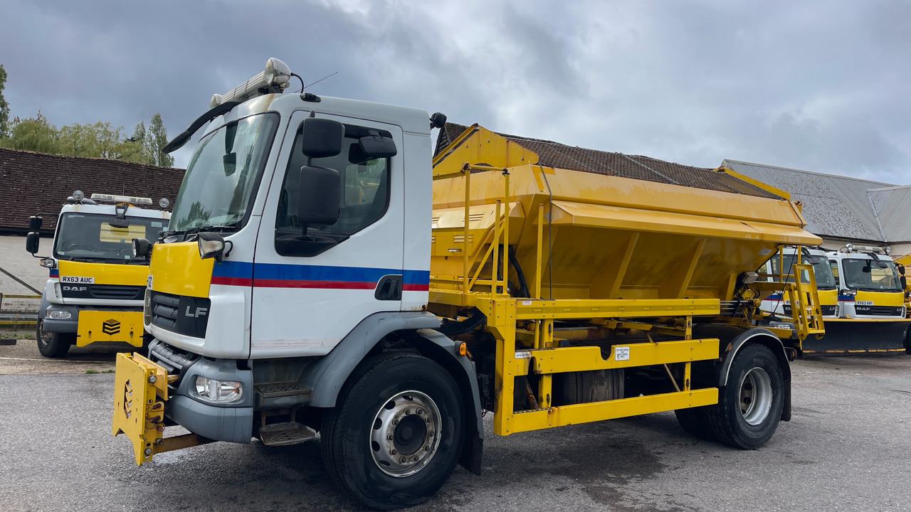 DAF LF 55.220 - מפלסת שלג: תמונה 2 DAF LF 55.220 - מפלסת שלג: תמונה 2