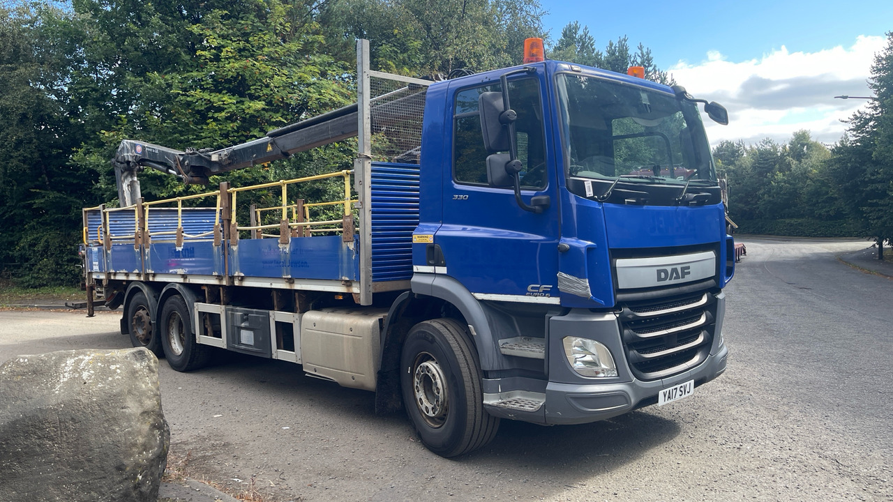 Daf CF 330 - משאית צד נופל/ שטוחה, משאית מנוף: תמונה 1 Daf CF 330 - משאית צד נופל/ שטוחה, משאית מנוף: תמונה 1