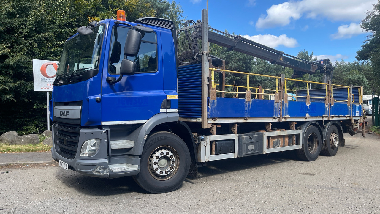 Daf CF 330 - משאית צד נופל/ שטוחה, משאית מנוף: תמונה 2 Daf CF 330 - משאית צד נופל/ שטוחה, משאית מנוף: תמונה 2