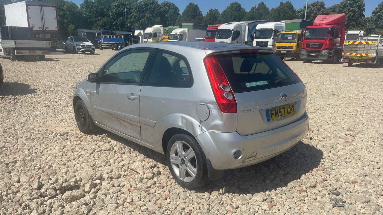 FORD FIESTA 1.4 ZETEC - האצ'בק: תמונה 3 FORD FIESTA 1.4 ZETEC - האצ'בק: תמונה 3