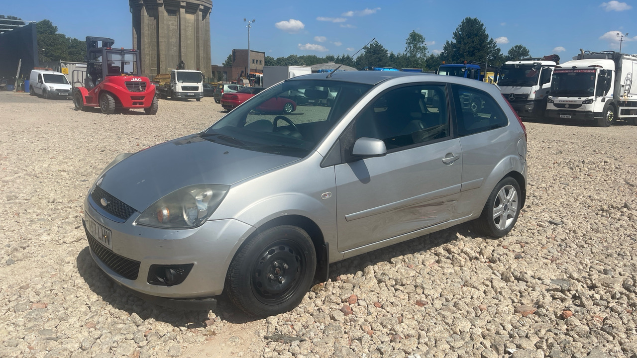 FORD FIESTA 1.4 ZETEC - האצ'בק: תמונה 2 FORD FIESTA 1.4 ZETEC - האצ'בק: תמונה 2