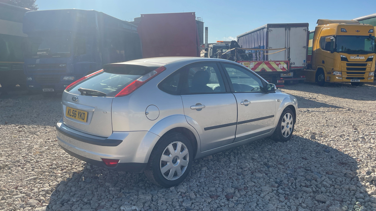 FORD FOCUS 1.4 LX - האצ'בק: תמונה 4 FORD FOCUS 1.4 LX - האצ'בק: תמונה 4