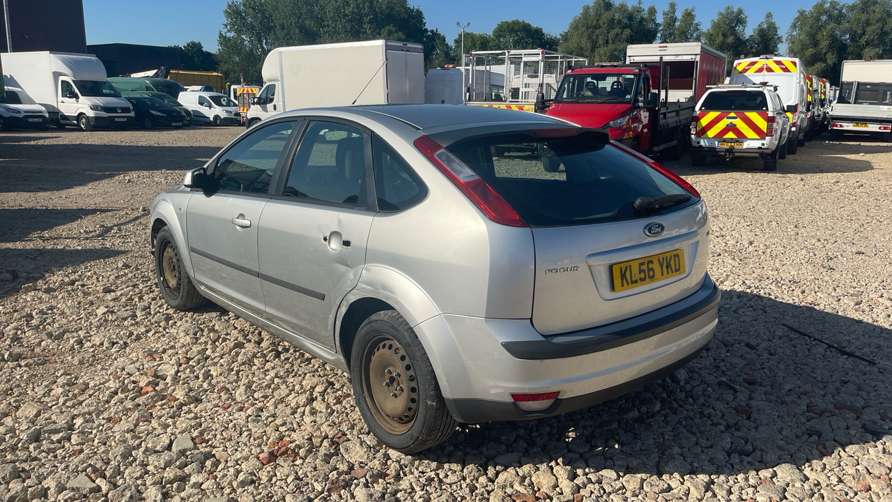 FORD FOCUS 1.4 LX - האצ'בק: תמונה 3 FORD FOCUS 1.4 LX - האצ'בק: תמונה 3