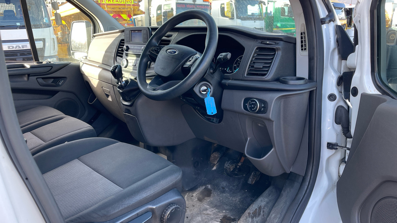 FORD TRANSIT CUSTOM 2.0 TDCi 130ps Low Roof Kombi Van - כלי רכב מסחרי קומבי: תמונה 5 FORD TRANSIT CUSTOM 2.0 TDCi 130ps Low Roof Kombi Van - כלי רכב מסחרי קומבי: תמונה 5