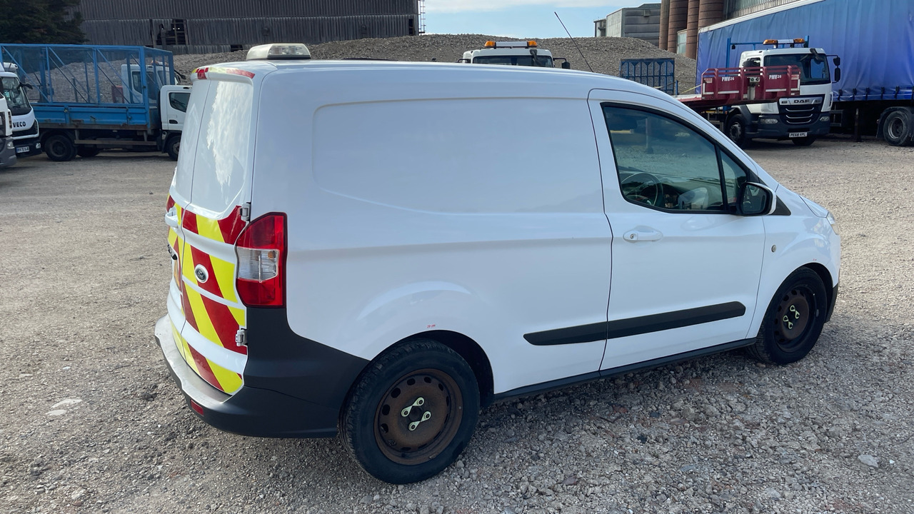 Ford Transit Courier 1.5 TDCI 95PS - כלי רכב מסחרי קטן: תמונה 4 Ford Transit Courier 1.5 TDCI 95PS - כלי רכב מסחרי קטן: תמונה 4