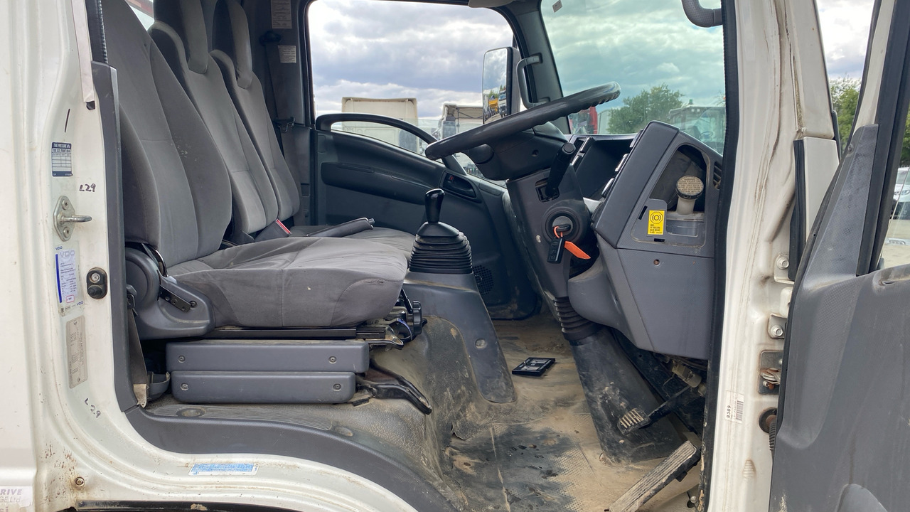 ISUZU FORWARD N75.150 - משאית צד נופל/ שטוחה: תמונה 5 ISUZU FORWARD N75.150 - משאית צד נופל/ שטוחה: תמונה 5