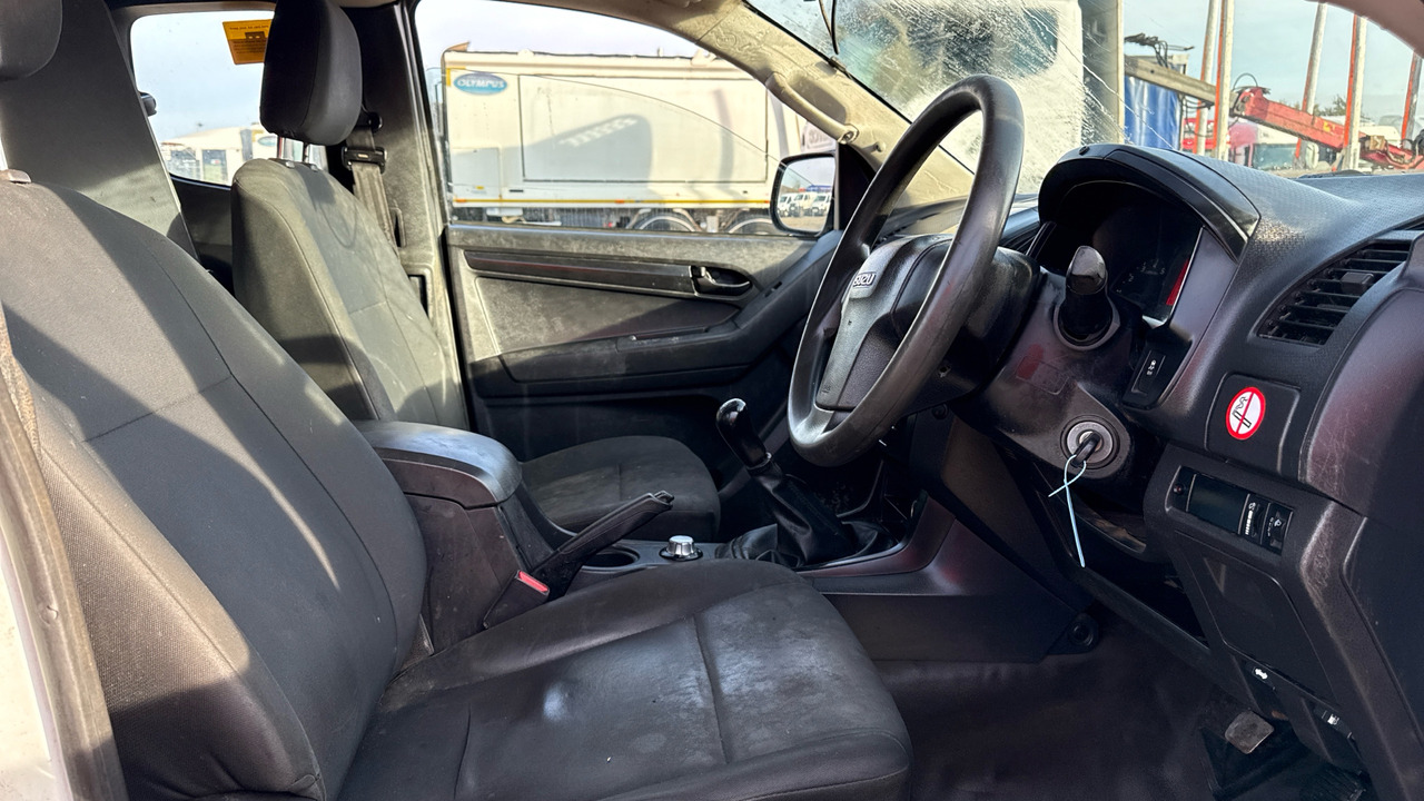 Isuzu D-Max 2.5TD - טנדר, כלי רכב מסחרי קומבי: תמונה 5 Isuzu D-Max 2.5TD - טנדר, כלי רכב מסחרי קומבי: תמונה 5