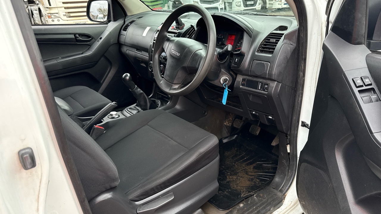 Isuzu D-Max 2.5TD - טנדר, כלי רכב מסחרי קומבי: תמונה 5 Isuzu D-Max 2.5TD - טנדר, כלי רכב מסחרי קומבי: תמונה 5