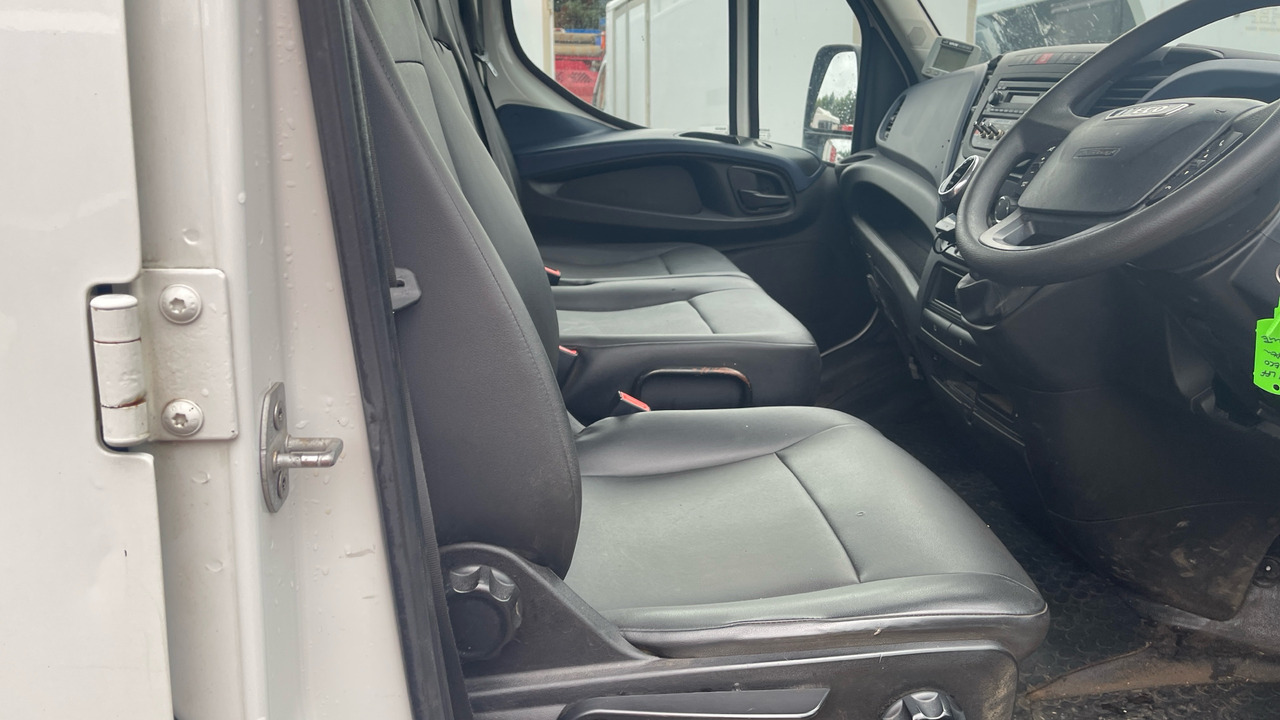 Iveco Daily 35-140 2.3 3750WB - כלי רכב מסחרי מזהיר: תמונה 5 Iveco Daily 35-140 2.3 3750WB - כלי רכב מסחרי מזהיר: תמונה 5