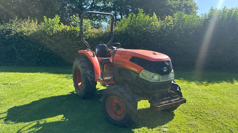 KUBOTA L4240 - טרקטור חקלאי: תמונה 1 KUBOTA L4240 - טרקטור חקלאי: תמונה 1