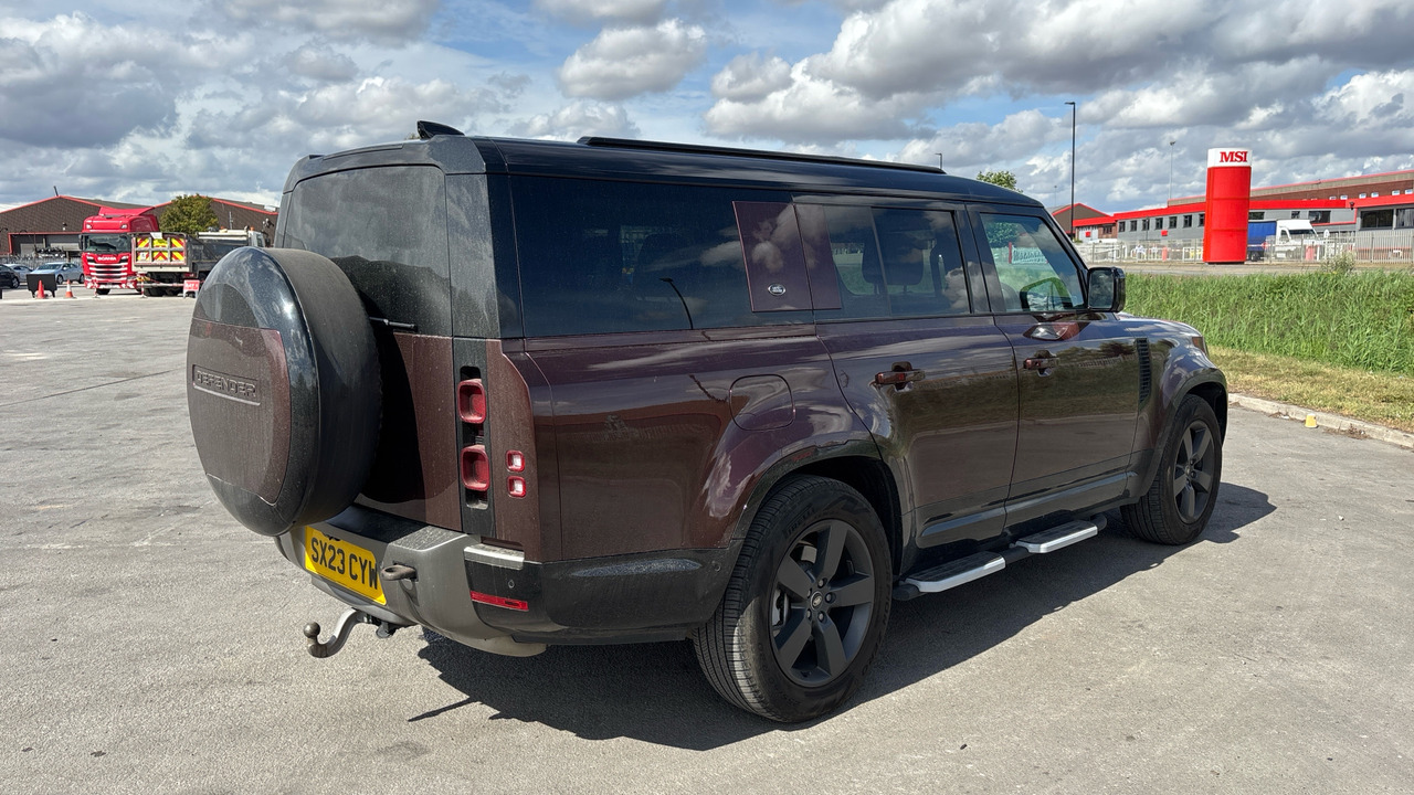 LAND ROVER DEFENDER 3.0 D300 X-Dynamic HSE 130 - SUV: תמונה 4 LAND ROVER DEFENDER 3.0 D300 X-Dynamic HSE 130 - SUV: תמונה 4
