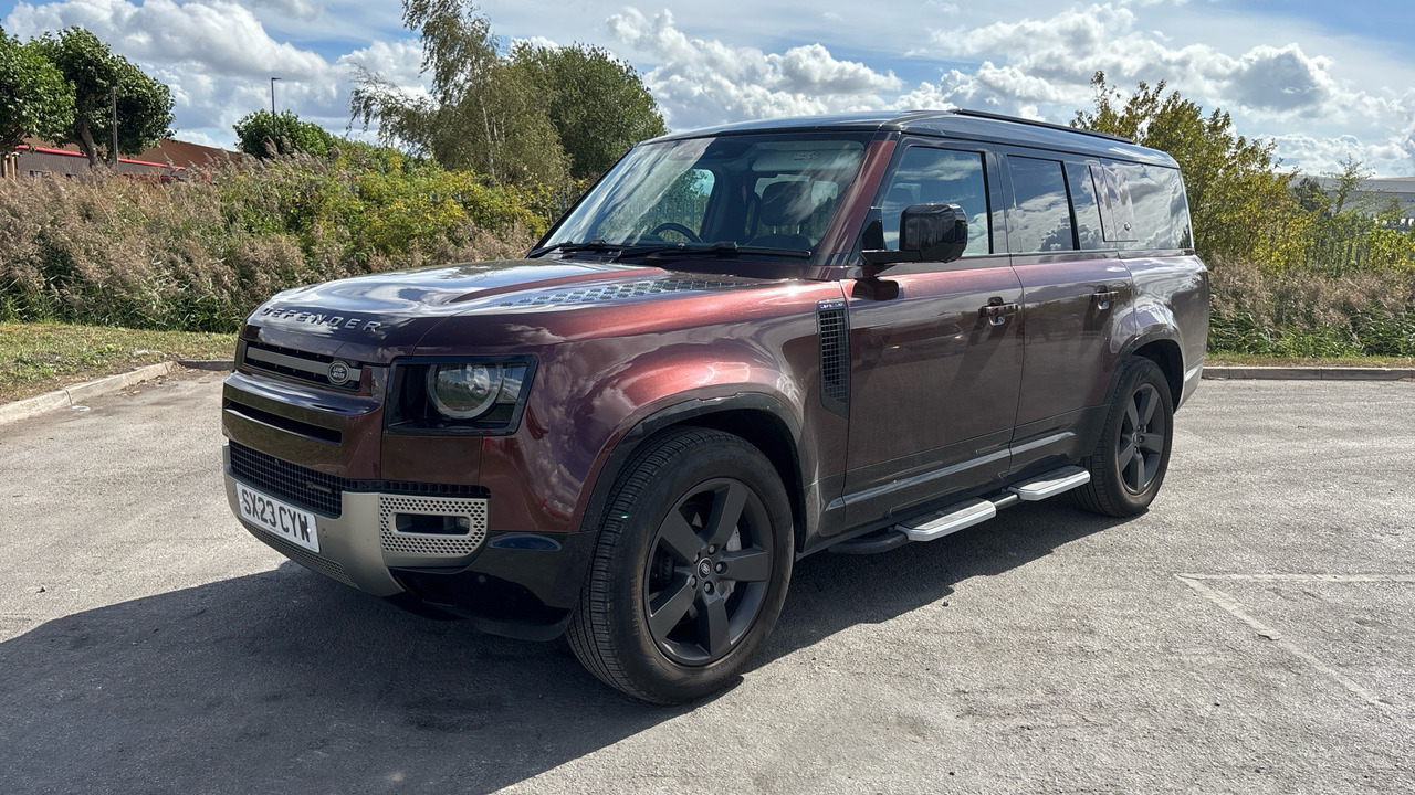 LAND ROVER DEFENDER 3.0 D300 X-Dynamic HSE 130 - SUV: תמונה 2 LAND ROVER DEFENDER 3.0 D300 X-Dynamic HSE 130 - SUV: תמונה 2