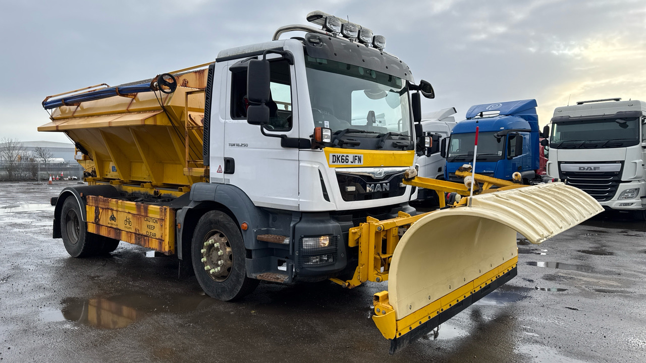 MAN TGM 18.250 - מפלסת שלג: תמונה 1 MAN TGM 18.250 - מפלסת שלג: תמונה 1