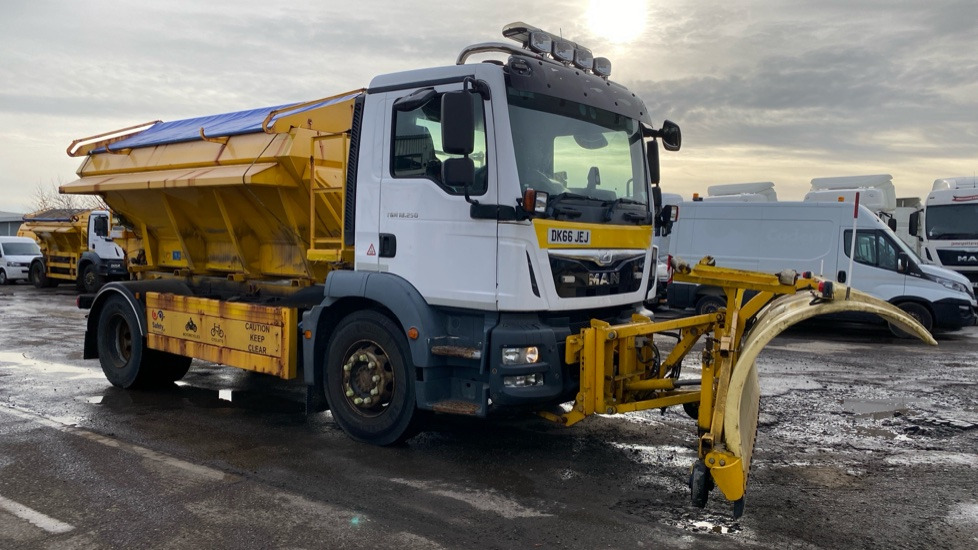 MAN TGM 18.250 - מפלסת שלג: תמונה 1 MAN TGM 18.250 - מפלסת שלג: תמונה 1