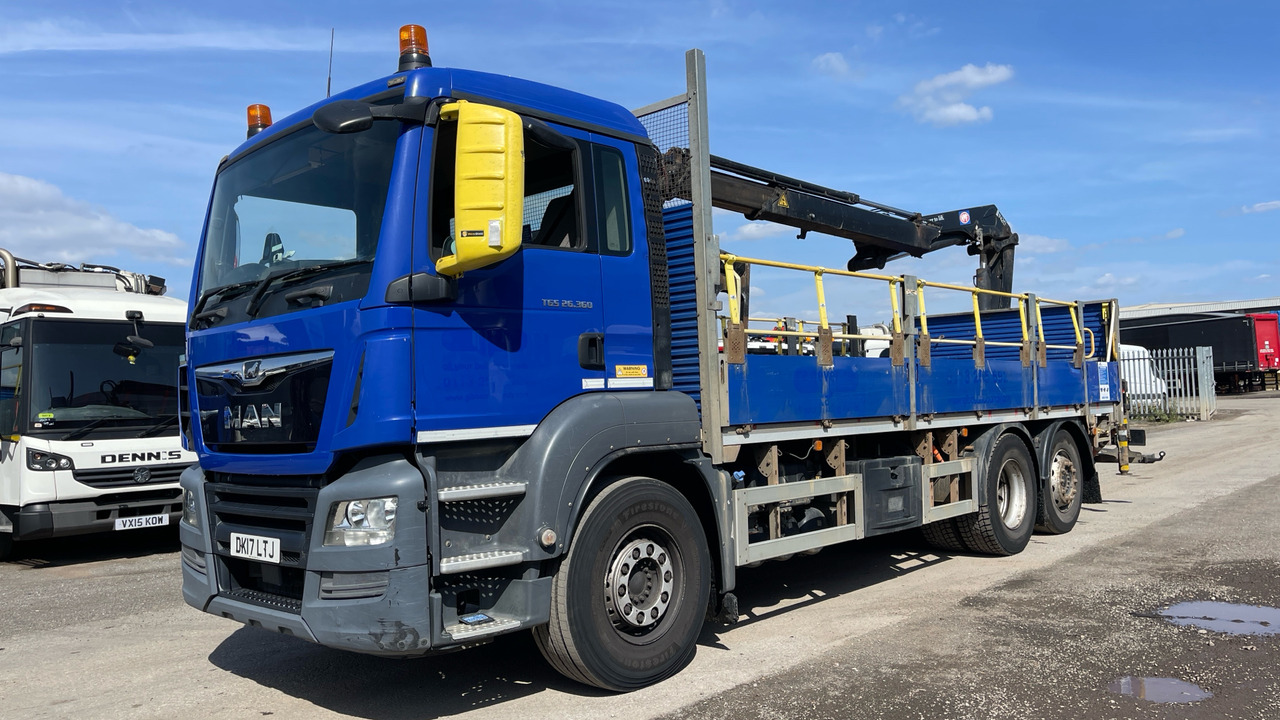 MAN TGS 26.360 - משאית צד נופל/ שטוחה, משאית מנוף: תמונה 2 MAN TGS 26.360 - משאית צד נופל/ שטוחה, משאית מנוף: תמונה 2