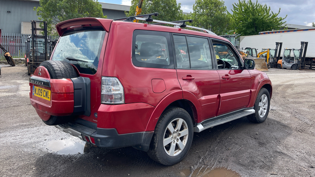 MITSUBISHI SHOGUN 3.2 DI-DC ELEGANCE - SUV: תמונה 4 MITSUBISHI SHOGUN 3.2 DI-DC ELEGANCE - SUV: תמונה 4
