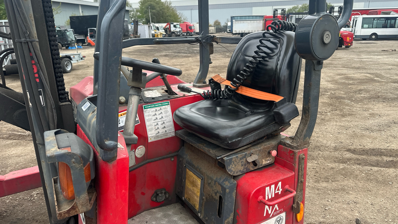 MOFFETT M4 20.3 - מלגזה מותקנת על משאית: תמונה 5 MOFFETT M4 20.3 - מלגזה מותקנת על משאית: תמונה 5