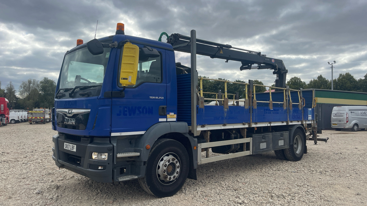 Man TGM 18.250 - משאית צד נופל/ שטוחה, משאית מנוף: תמונה 2 Man TGM 18.250 - משאית צד נופל/ שטוחה, משאית מנוף: תמונה 2