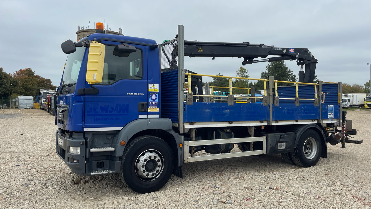 Man TGM 18.250 - משאית צד נופל/ שטוחה, משאית מנוף: תמונה 2 Man TGM 18.250 - משאית צד נופל/ שטוחה, משאית מנוף: תמונה 2