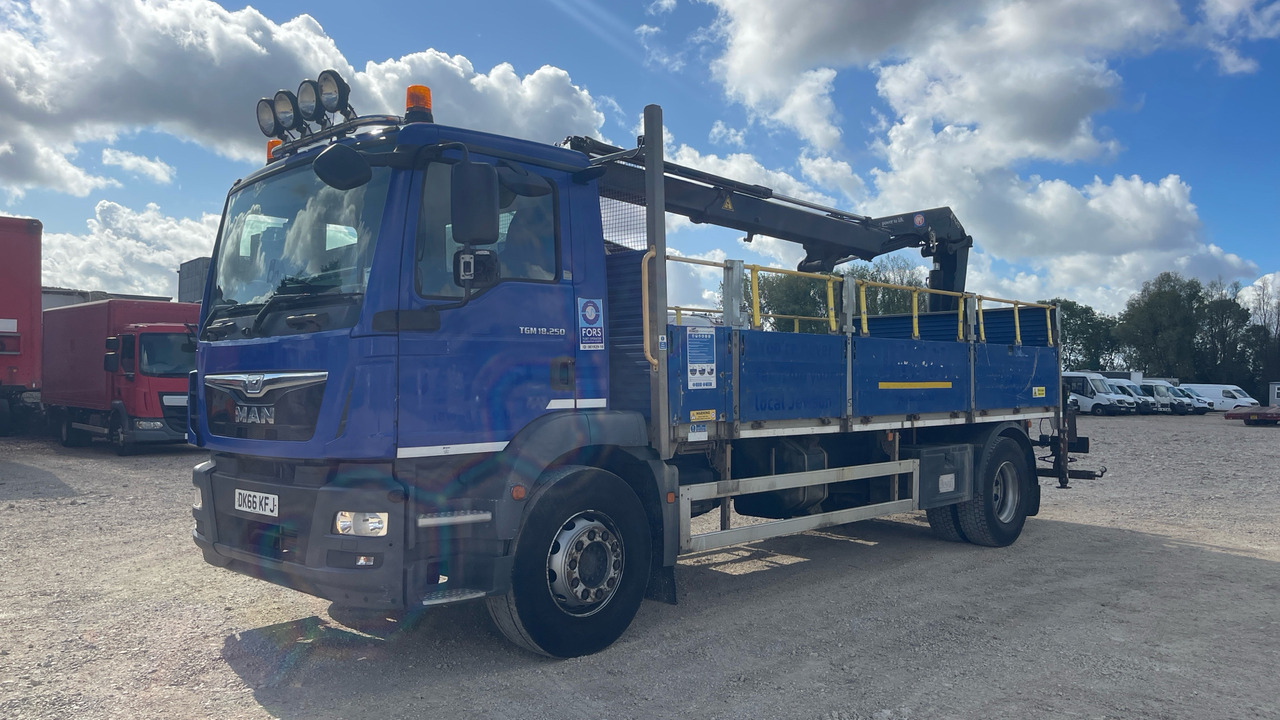 Man TGM 18.250 - משאית צד נופל/ שטוחה, משאית מנוף: תמונה 2 Man TGM 18.250 - משאית צד נופל/ שטוחה, משאית מנוף: תמונה 2