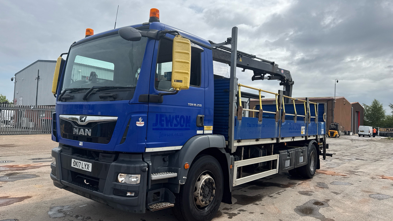 Man TGM 18.250 - משאית צד נופל/ שטוחה, משאית מנוף: תמונה 2 Man TGM 18.250 - משאית צד נופל/ שטוחה, משאית מנוף: תמונה 2
