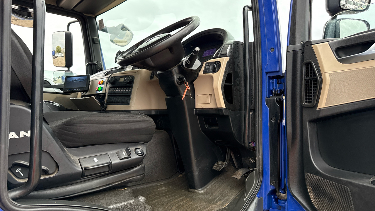 Man TGM 18.250 - משאית צד נופל/ שטוחה, משאית מנוף: תמונה 5 Man TGM 18.250 - משאית צד נופל/ שטוחה, משאית מנוף: תמונה 5