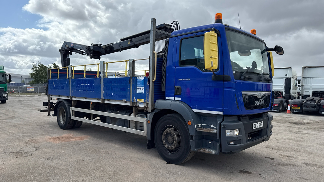 Man TGM 18.250 - משאית צד נופל/ שטוחה, משאית מנוף: תמונה 1 Man TGM 18.250 - משאית צד נופל/ שטוחה, משאית מנוף: תמונה 1
