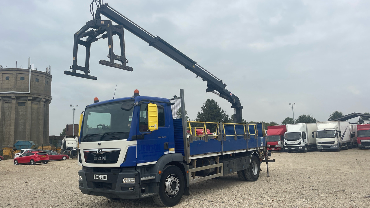 Man TGM 18.250 - משאית צד נופל/ שטוחה, משאית מנוף: תמונה 2 Man TGM 18.250 - משאית צד נופל/ שטוחה, משאית מנוף: תמונה 2