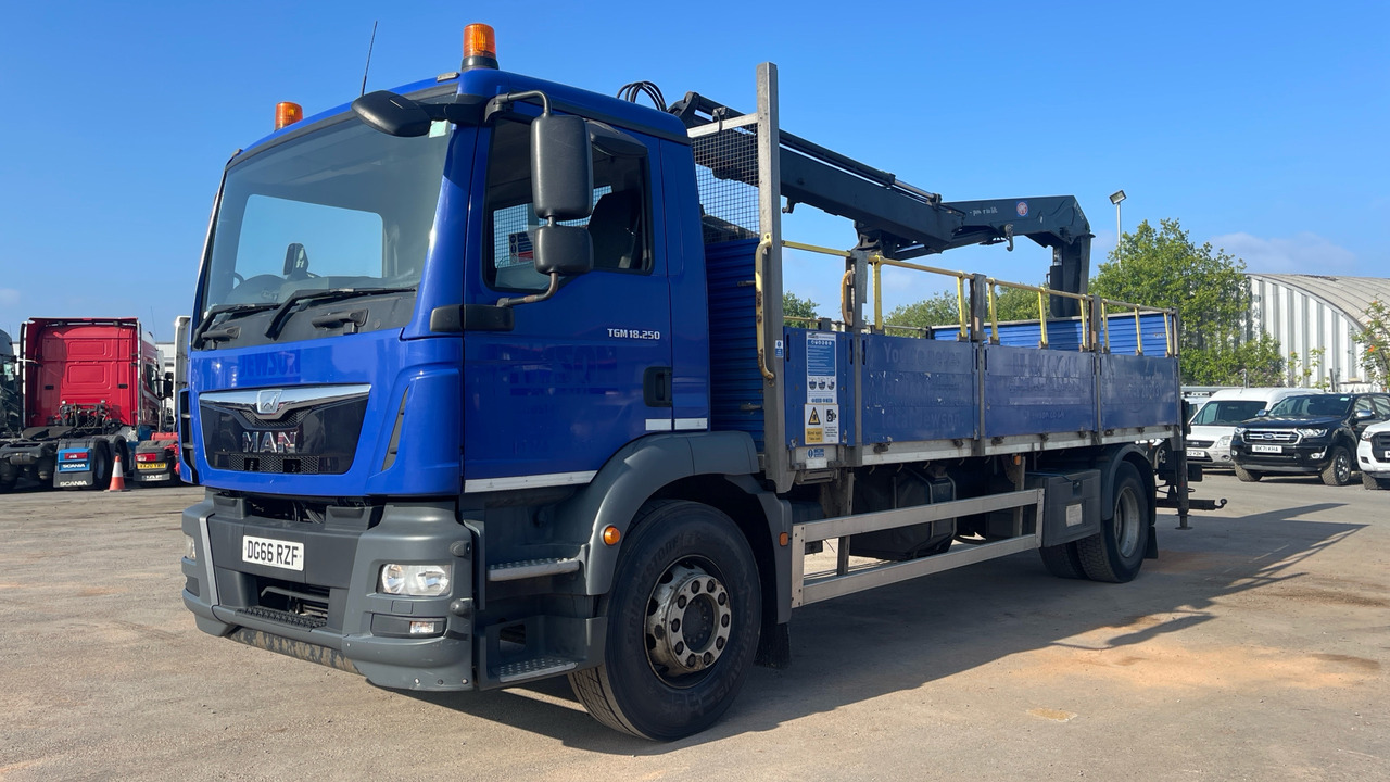 Man TGM 18.250 - משאית צד נופל/ שטוחה, משאית מנוף: תמונה 2 Man TGM 18.250 - משאית צד נופל/ שטוחה, משאית מנוף: תמונה 2