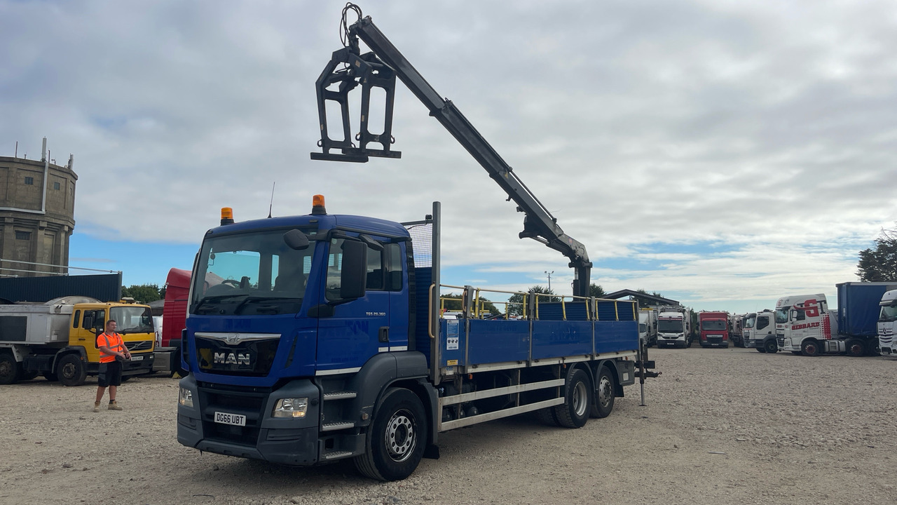 Man TGS 26.360 - משאית צד נופל/ שטוחה, משאית מנוף: תמונה 2 Man TGS 26.360 - משאית צד נופל/ שטוחה, משאית מנוף: תמונה 2
