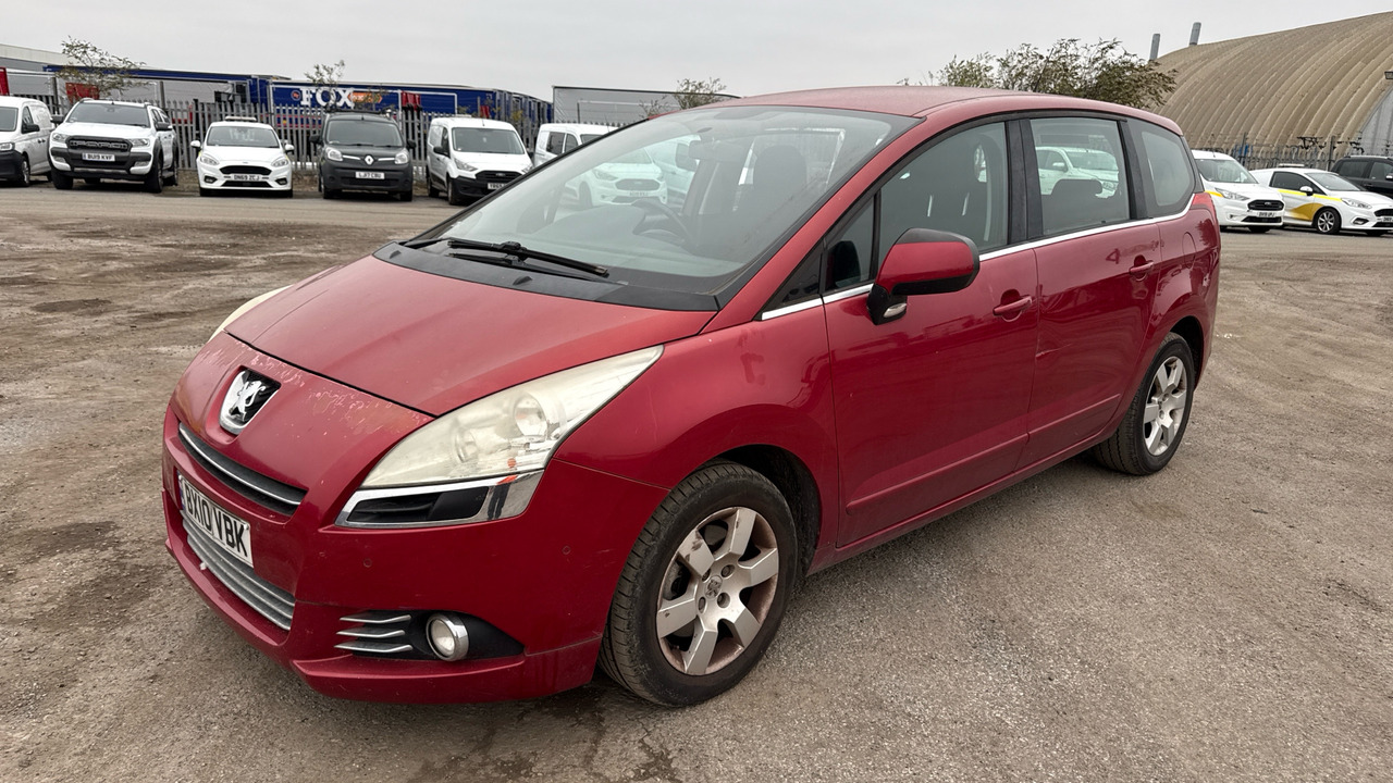 PEUGEOT 5008 2.0 HDI 150PS - מכונית: תמונה 2 PEUGEOT 5008 2.0 HDI 150PS - מכונית: תמונה 2